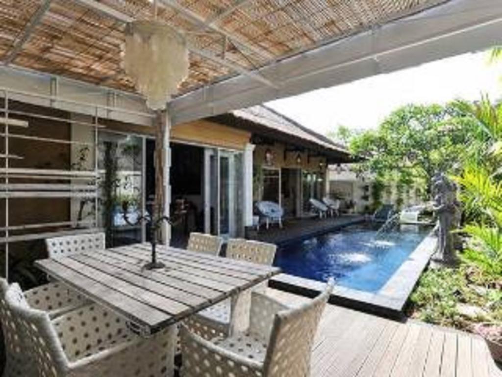 Bamboo Moon Villas Sanur Exteriör bild