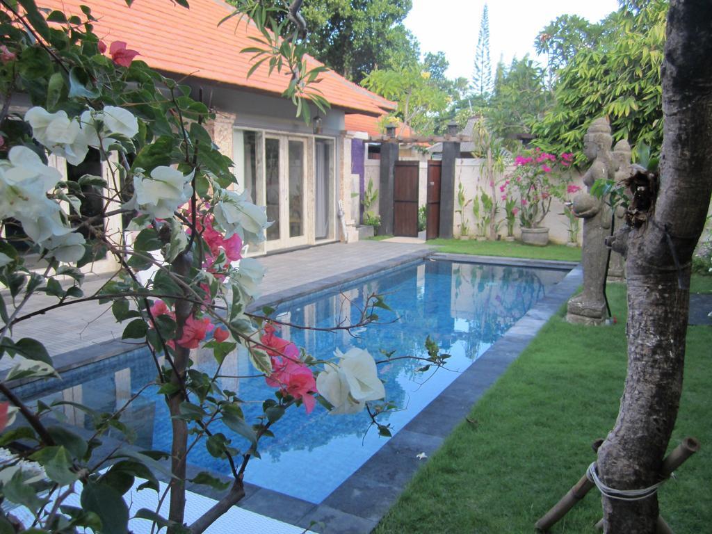 Bamboo Moon Villas Sanur Exteriör bild