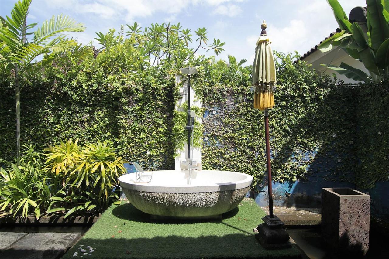 Bamboo Moon Villas Sanur Exteriör bild