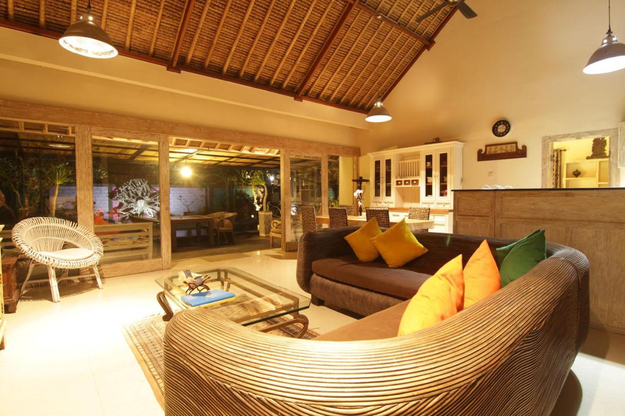 Bamboo Moon Villas Sanur Exteriör bild